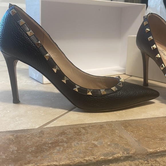 Valentino Garavani Black Leather Gold Rockstud - Picture 2 of 8